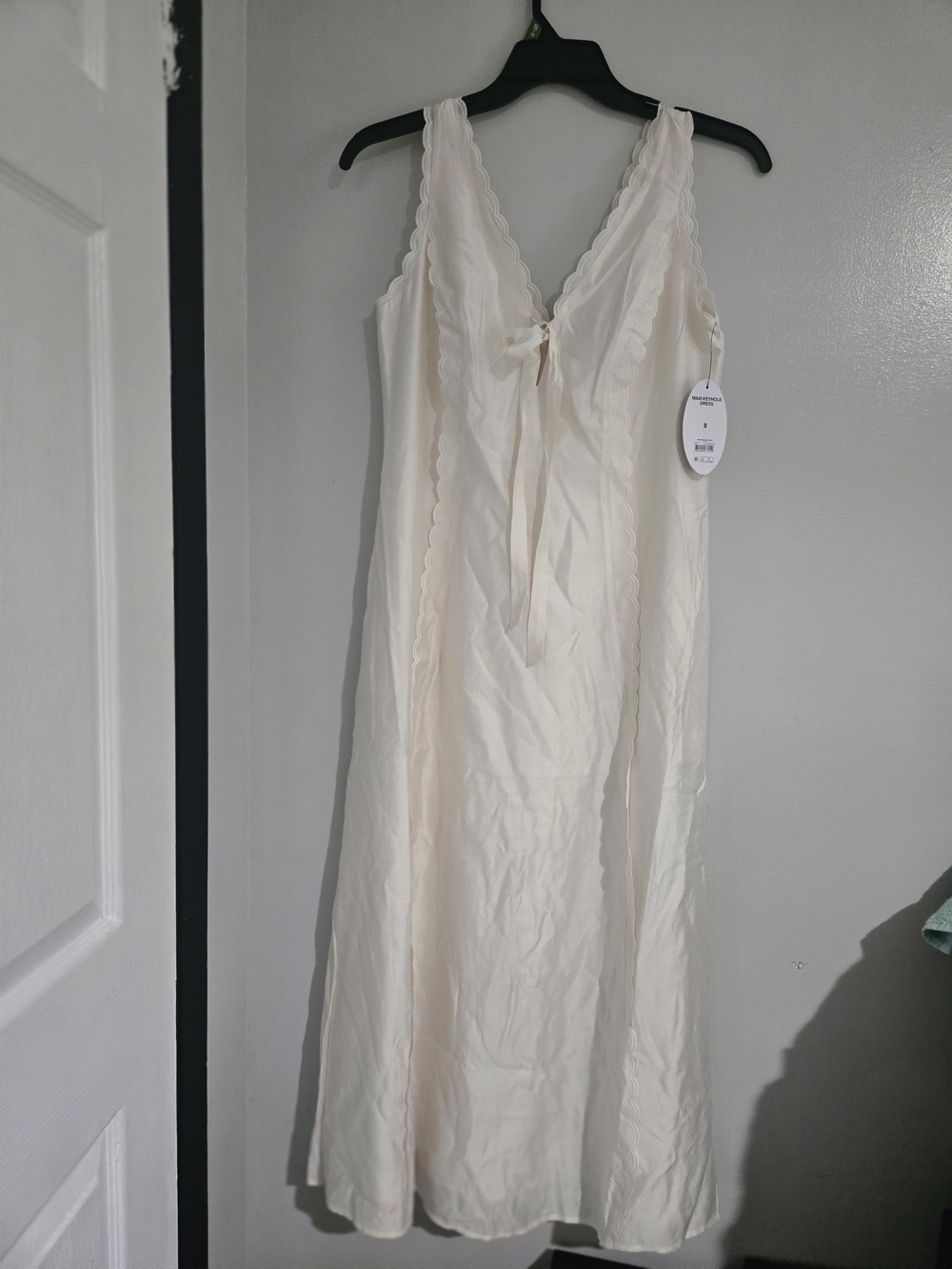 Women’s Ivory Delicate Dress with Scalloped Trim
